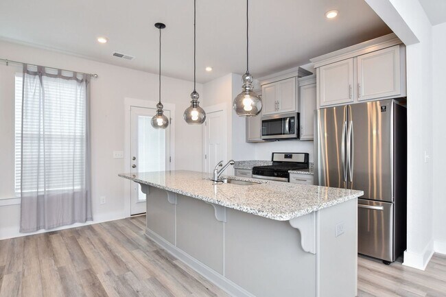 Building Photo - Awesome Townhome near downtown Greer