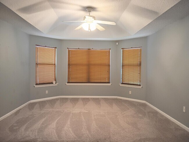 Foto del edificio - 1392 Hawks Crest Dr