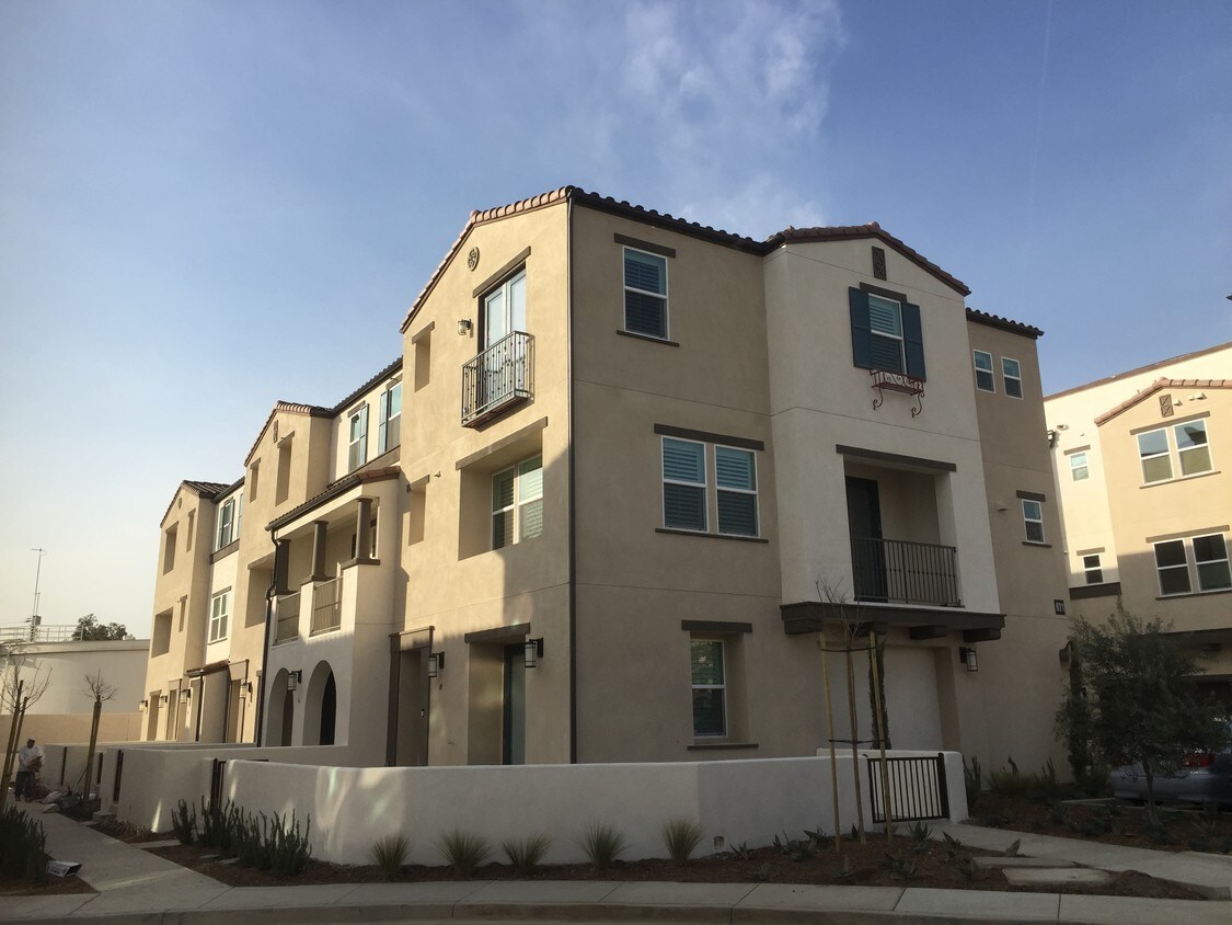 621 W Foothill Blvd, Glendora, CA 91741 Condo for Rent in Glendora