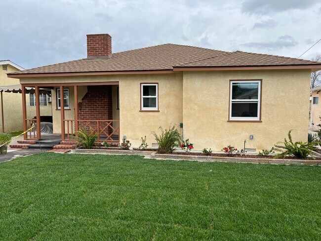 Foto del edificio - Completely Remodeled 3 Bed 2 Bath House Fo...