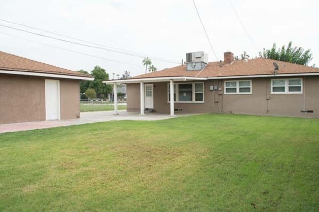 Foto del edificio - 3018 N Lugo Ave