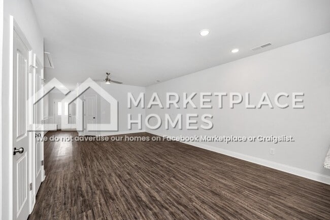Building Photo - 417 Edgebrook Dr