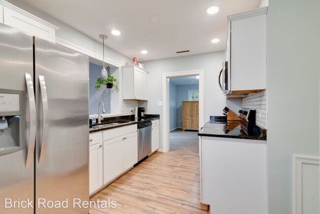 Building Photo - 3 br, 2 bath House - 831 Dongola Road