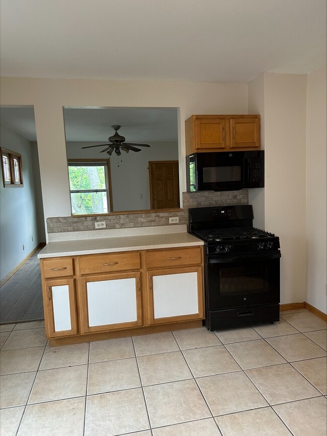 Kitchen - 2622 N Newhall St