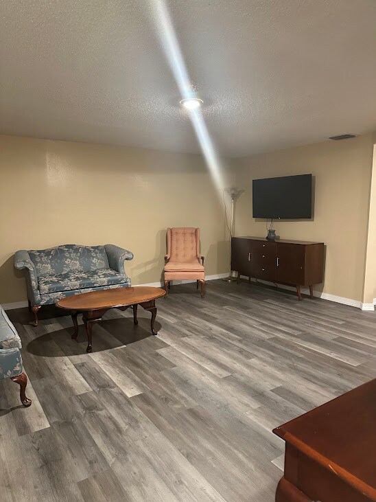 Foto del edificio - 15695 George Blvd