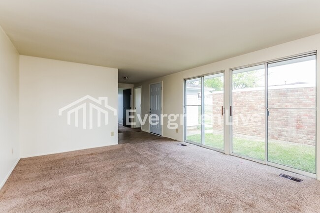 Foto del edificio - 5887 Troy Villa Blvd