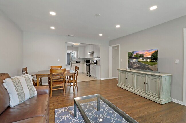 Building Photo - 500 W Pacific Ave