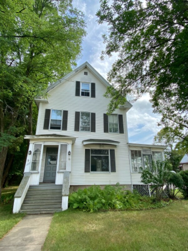 Primary Photo - 137 Main St