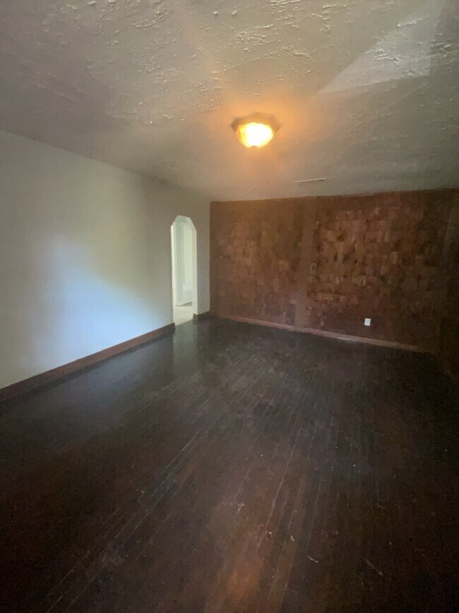 Foto del edificio - 523 Woodbury Rd