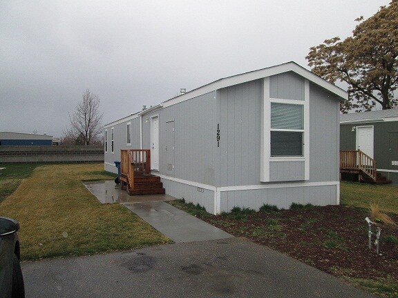 Primary Photo - 1291 N Arrow Ln