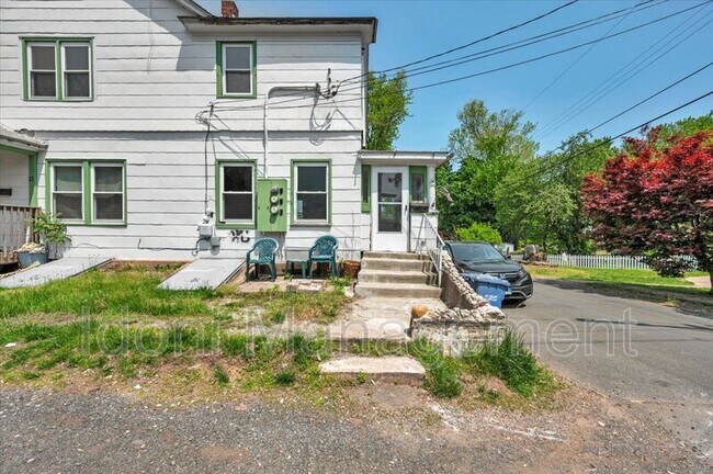 Foto del edificio - 24 Middlesex Ave Ext