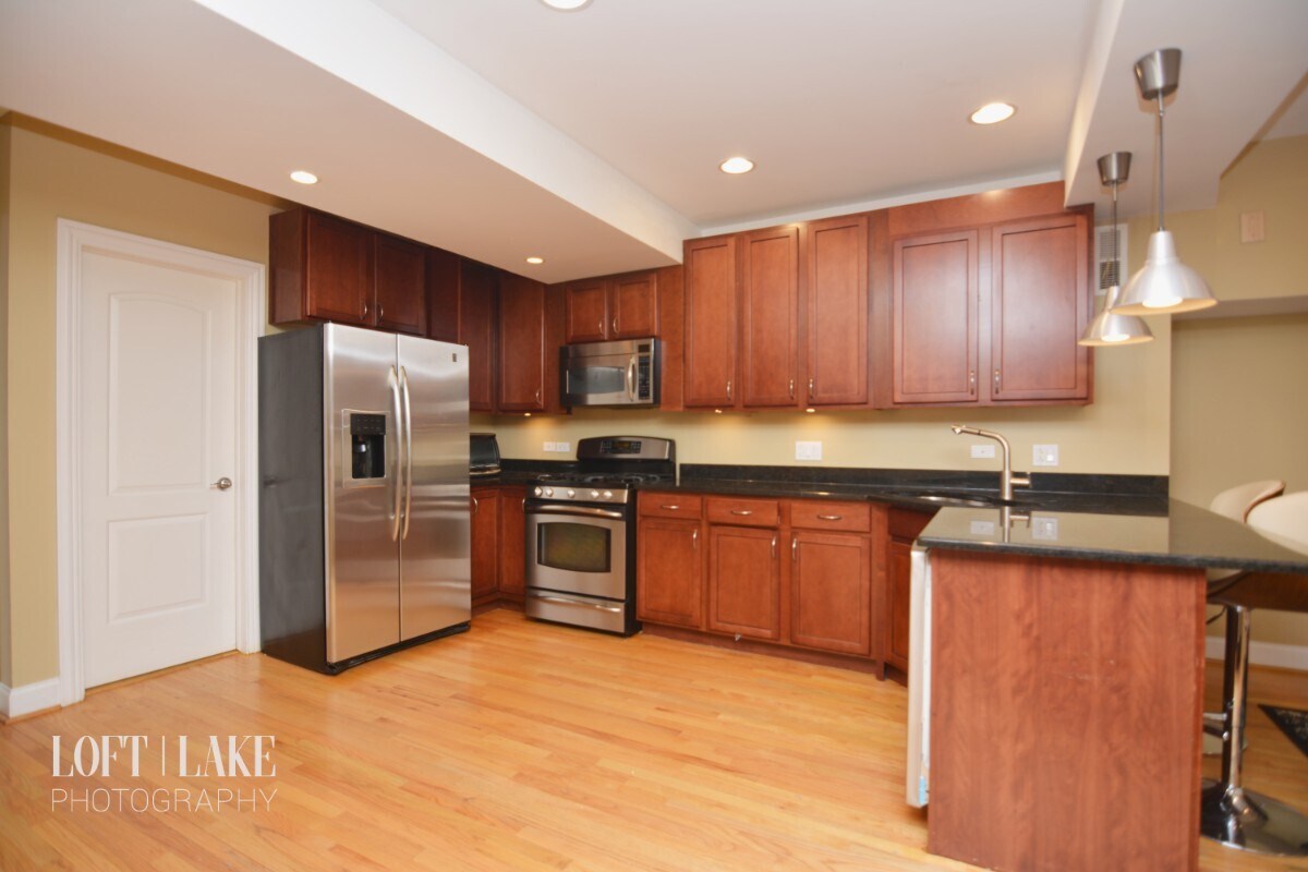 Primary Photo - 1378 N Wolcott Ave