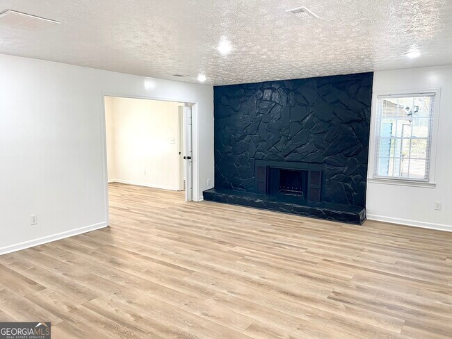 Foto del edificio - 165 Fieldstone Dr