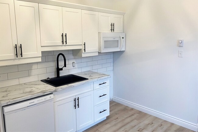 Building Photo - 55 Carmarthen St