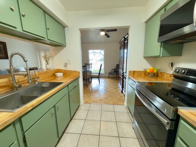 Cocina completamente equipada - 2901 Central Blvd