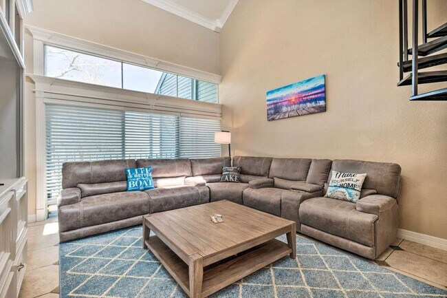 Building Photo - 12500 Melville Dr