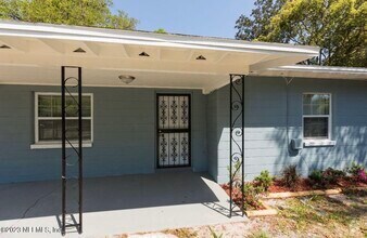 Building Photo - 2513 Spirea St