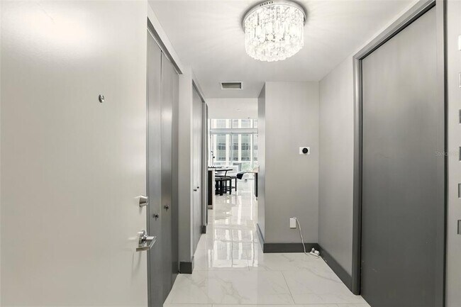Foto del edificio - 150 E Robinson St
