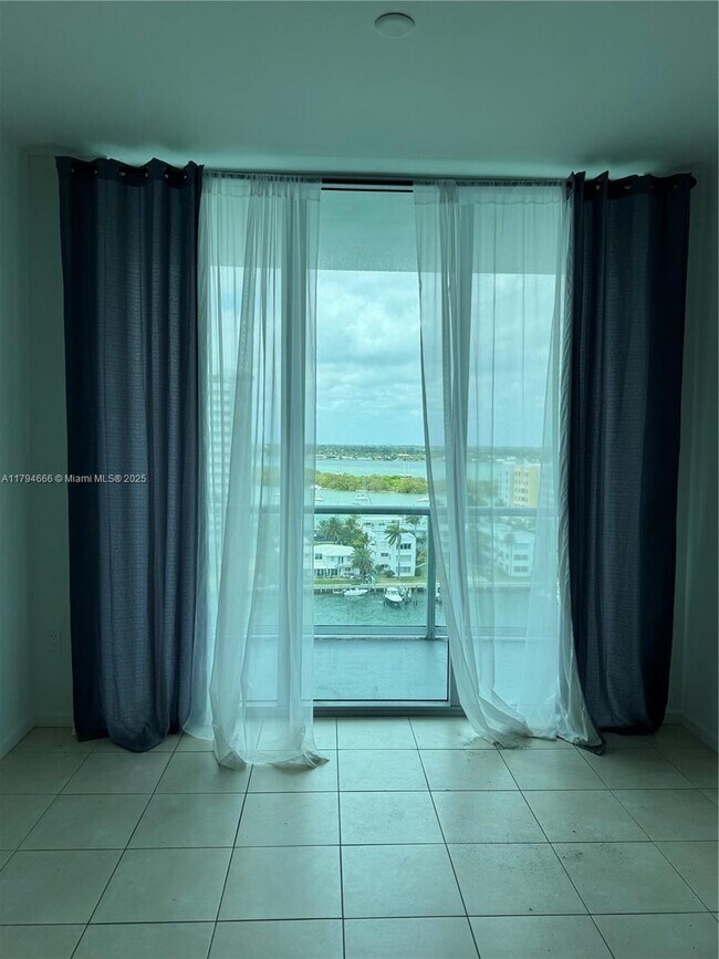Foto del edificio - 7930 East Dr