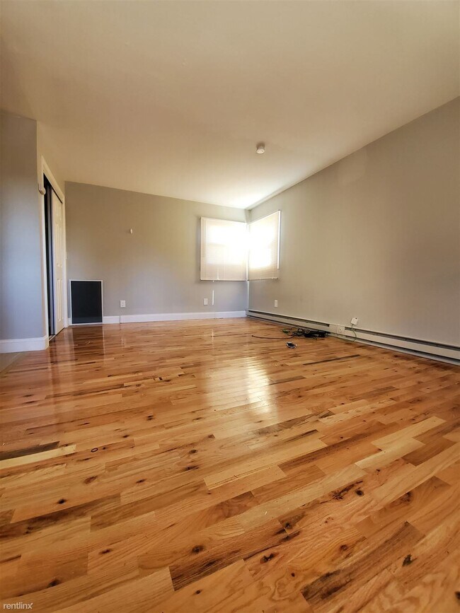 Building Photo - Studio, 1 bath  - 148 Bradford Ave 1