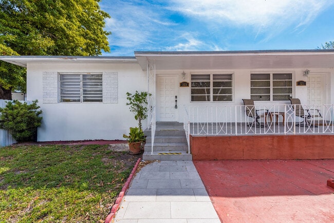 Photo - 323 NW 21st Ave House