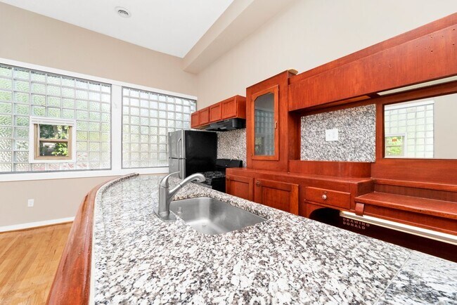 Foto del edificio - 2725 W 16th St