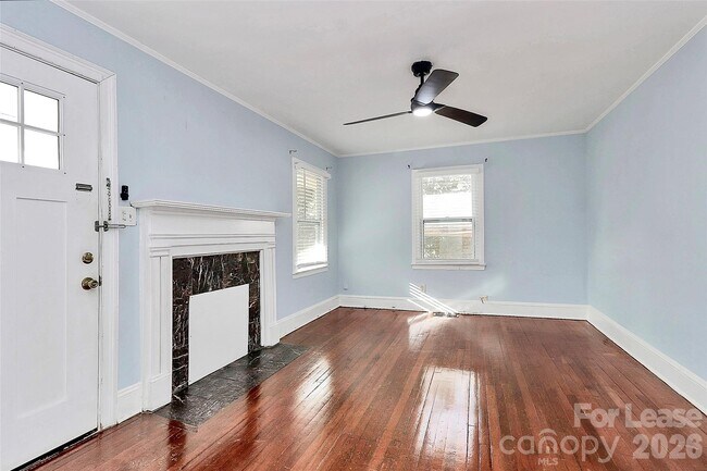 Building Photo - 1105 Brookhurst Dr