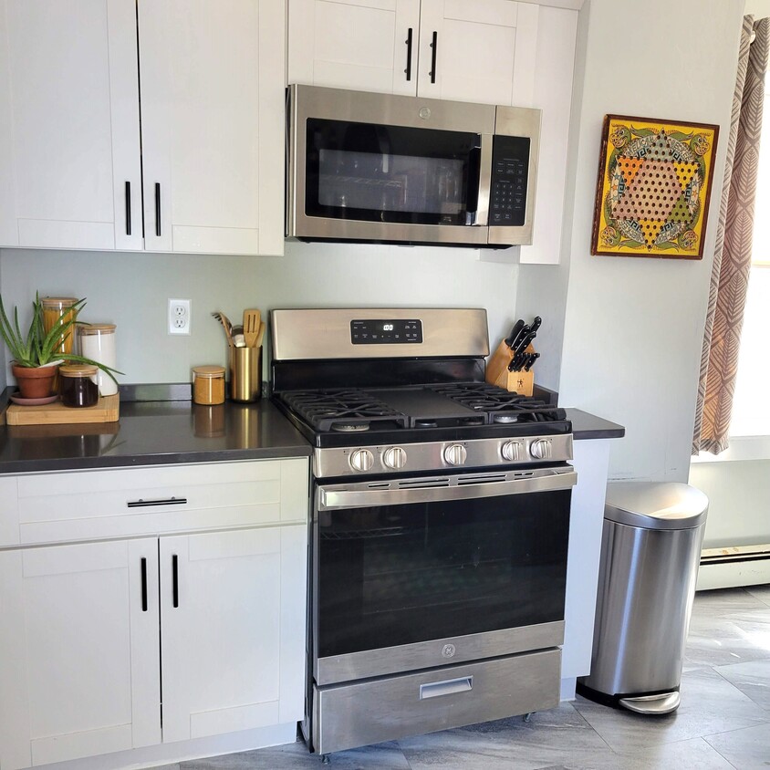 Kitchen-Range - 36 W L St