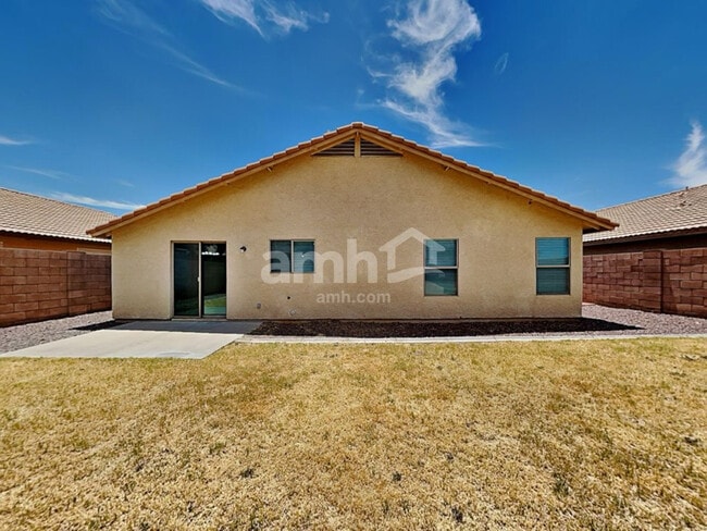Building Photo - 8956 W Charleston Ave