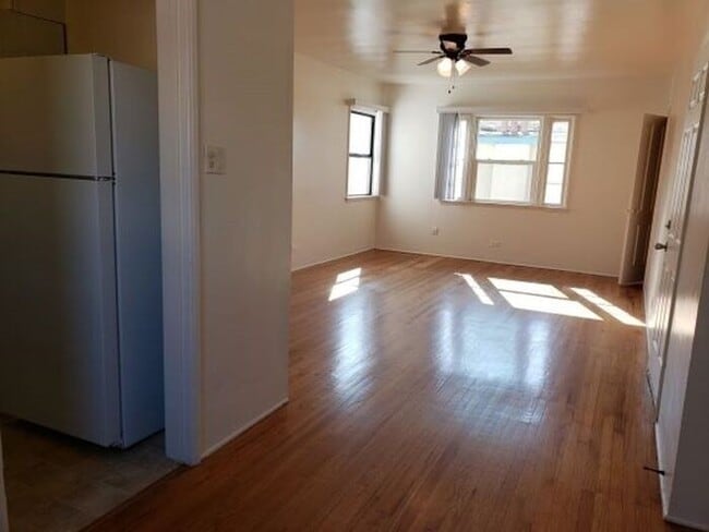 Building Photo - $500 REBATE Bright upper end (2bdr) in Nor...