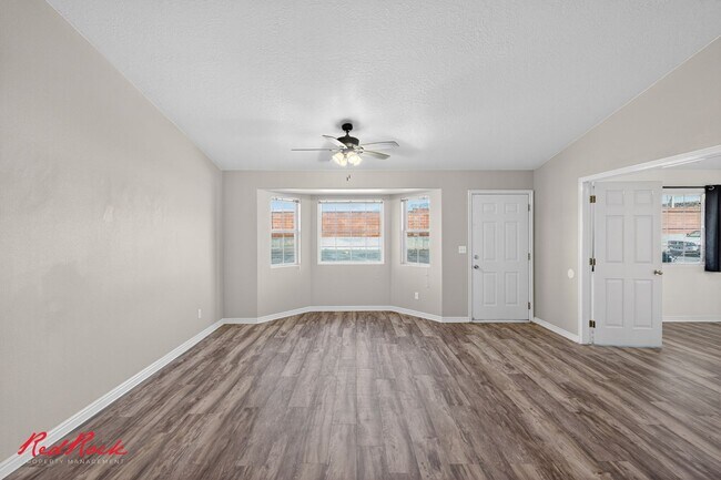 Foto del edificio - Gorgeous Bedroom Townhome in Prime Location