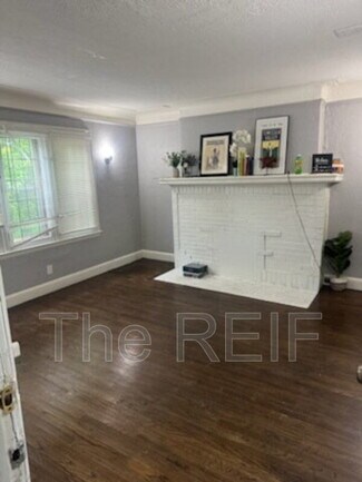 Building Photo - 4400 Buckingham