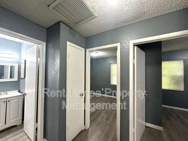 Foto del edificio - 8304 N Mulberry St