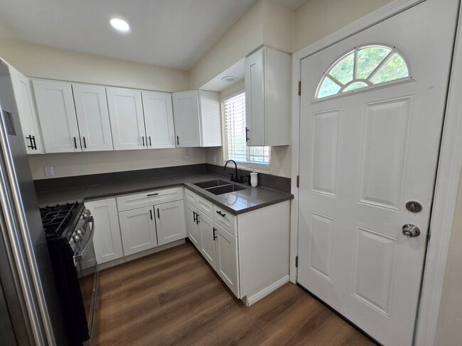 Building Photo - 16340 Villa Dr