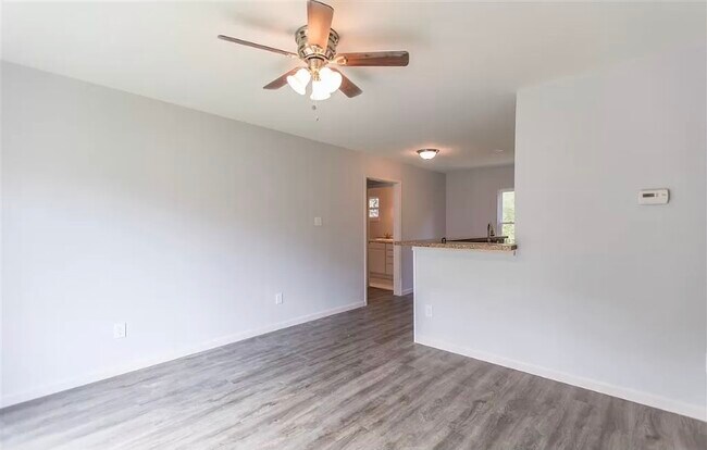 Sala de estar - 11020 Birchwood Dr