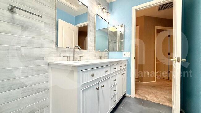Foto del edificio - 16008 S 7th St