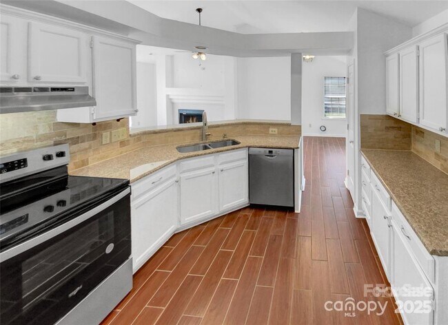 Foto del edificio - 6614 Flat Creek Dr