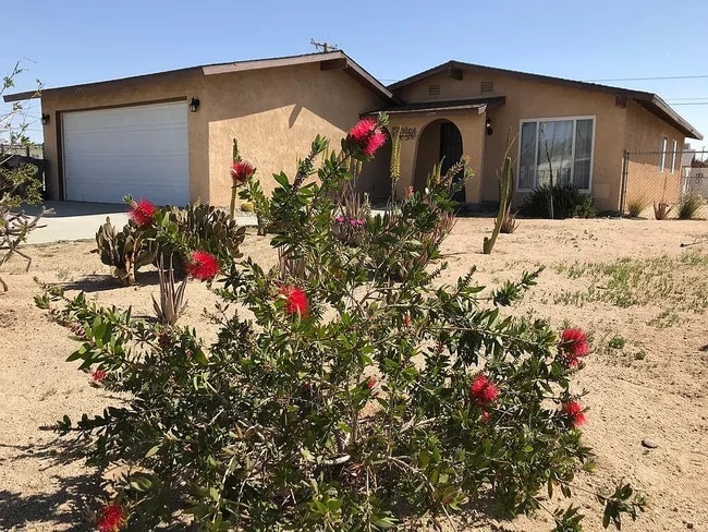 Building Photo - 6577 Desert Queen Ave