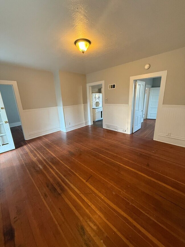 Foto del edificio - 613 N Cascade Ave