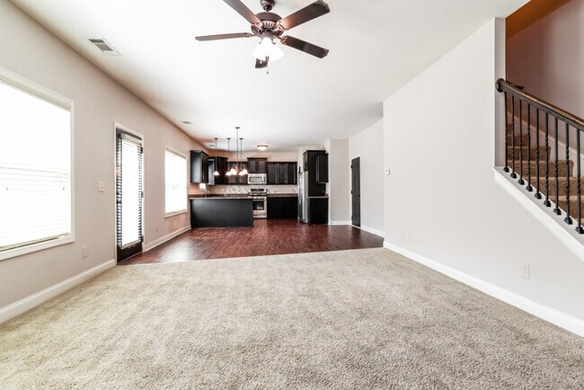 Building Photo - Great 5 Bed Home!!