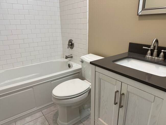 Foto del edificio - Beautiful and  Remodeled 2 Bedroom 1 Bath ...