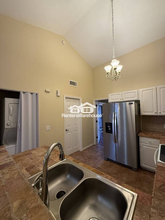 Foto del edificio - Cozy 2nd floor condo!