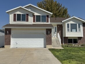 Building Photo - 2022 N 850 W
