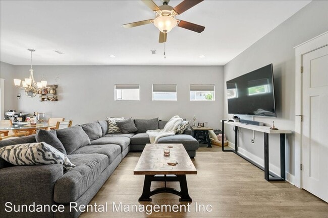 Building Photo - 3 br, 2.5 bath House - 400 Mattie M Kelly ...