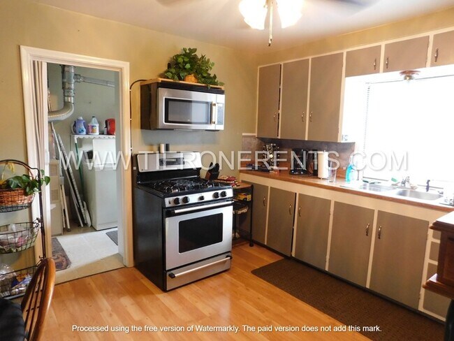 Building Photo - Charming 3 bed/1 bath home in a great loca...