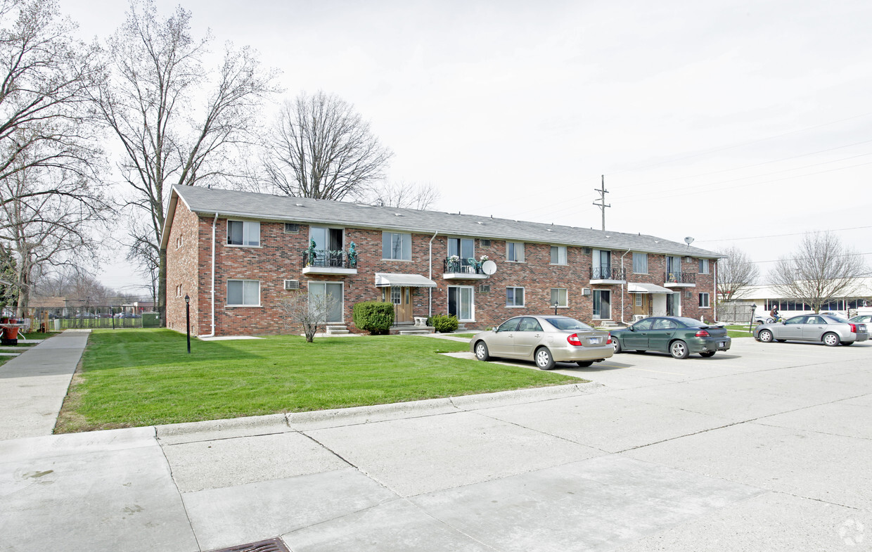 Building Photo - Moulon Square Apartments
