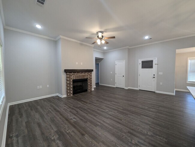 Building Photo - 3 Bed/ 2 Bath Home in Riverwood Estates