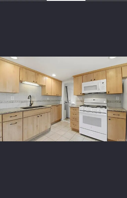 Building Photo - 5566 Streamview Dr