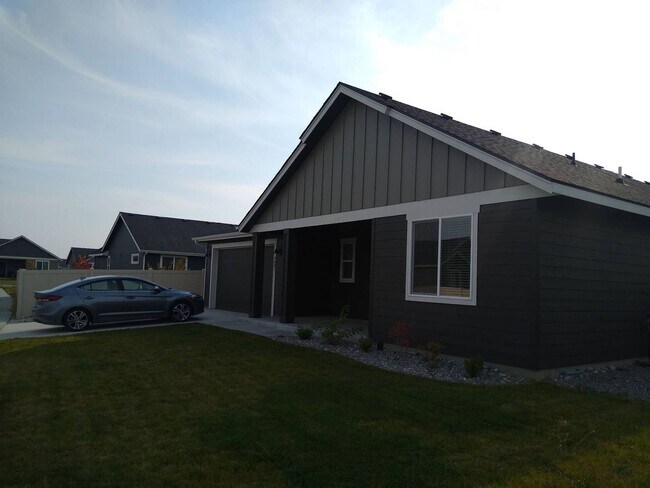 Foto del edificio - Beautiful 3-bedroom, 2-bath home at Woodbr...