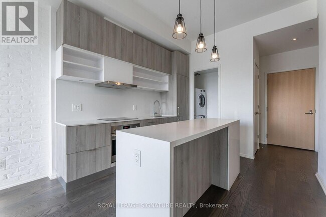 Photo du bâtiment - 8-1228 Hillsdale Ave E